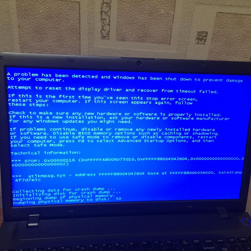 Вылез синий экран смерти. Синий экран. Экран смерти. Синий экран на компьютере. Синий экран смерти Windows.